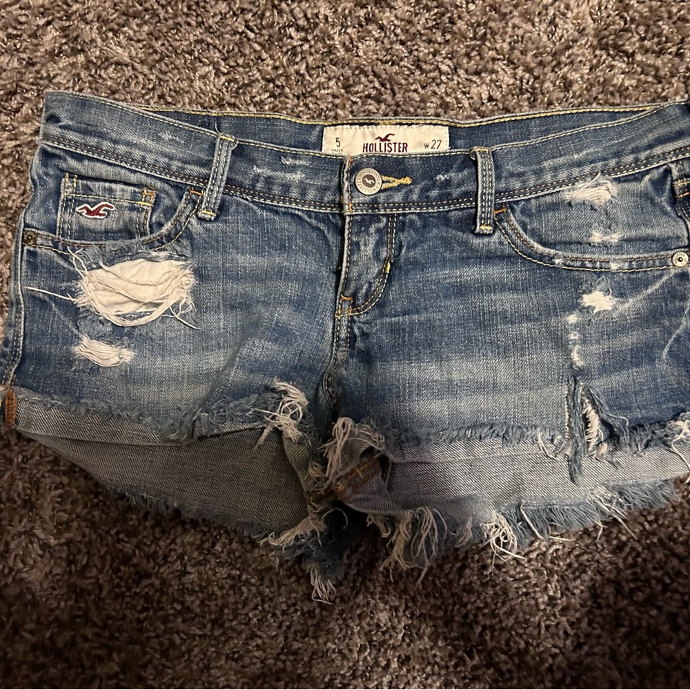 Sz 5 Hollister distressed shorts!!*….